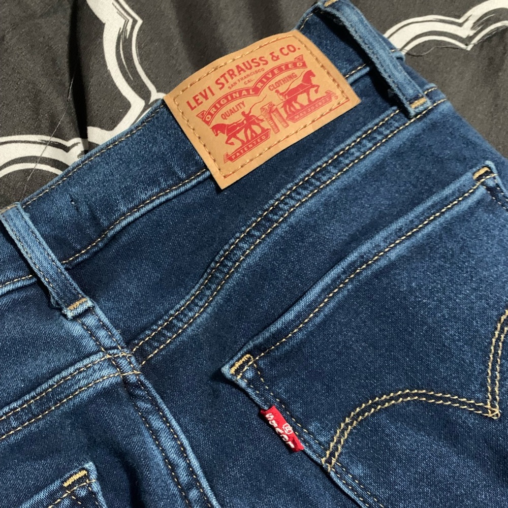 High Waisted Jeans- Levi's